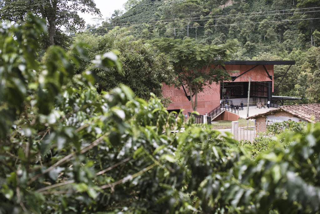New community wet mill in Colombia built to reduce water consumption and increase efficiency for farmers